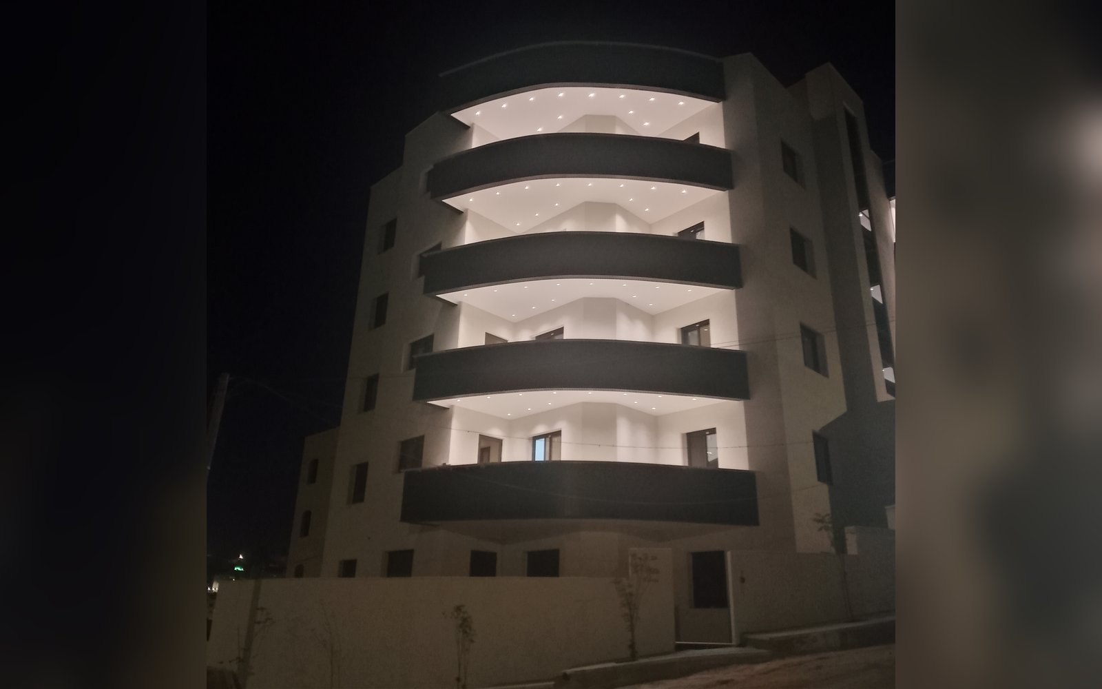 قطعة ارض للبيع في الدوار الرابع بالقرب من الحي الدبلوماسي
