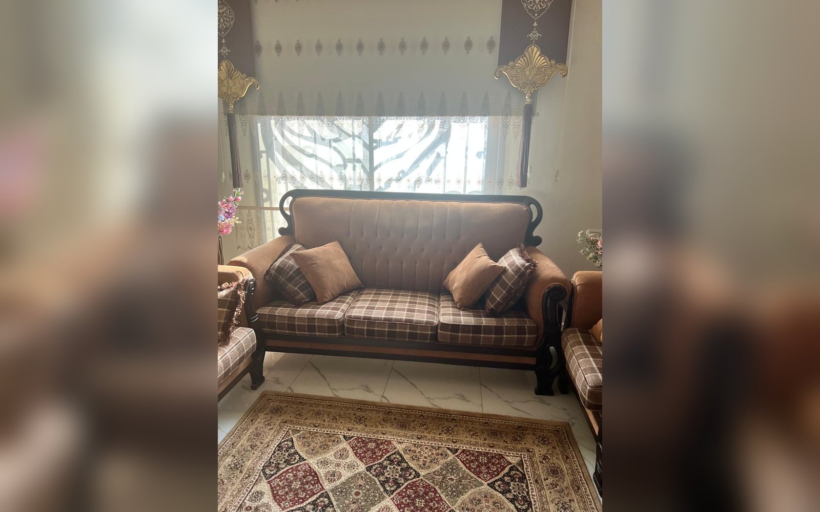 طقم كنب سويد مع طاولاته