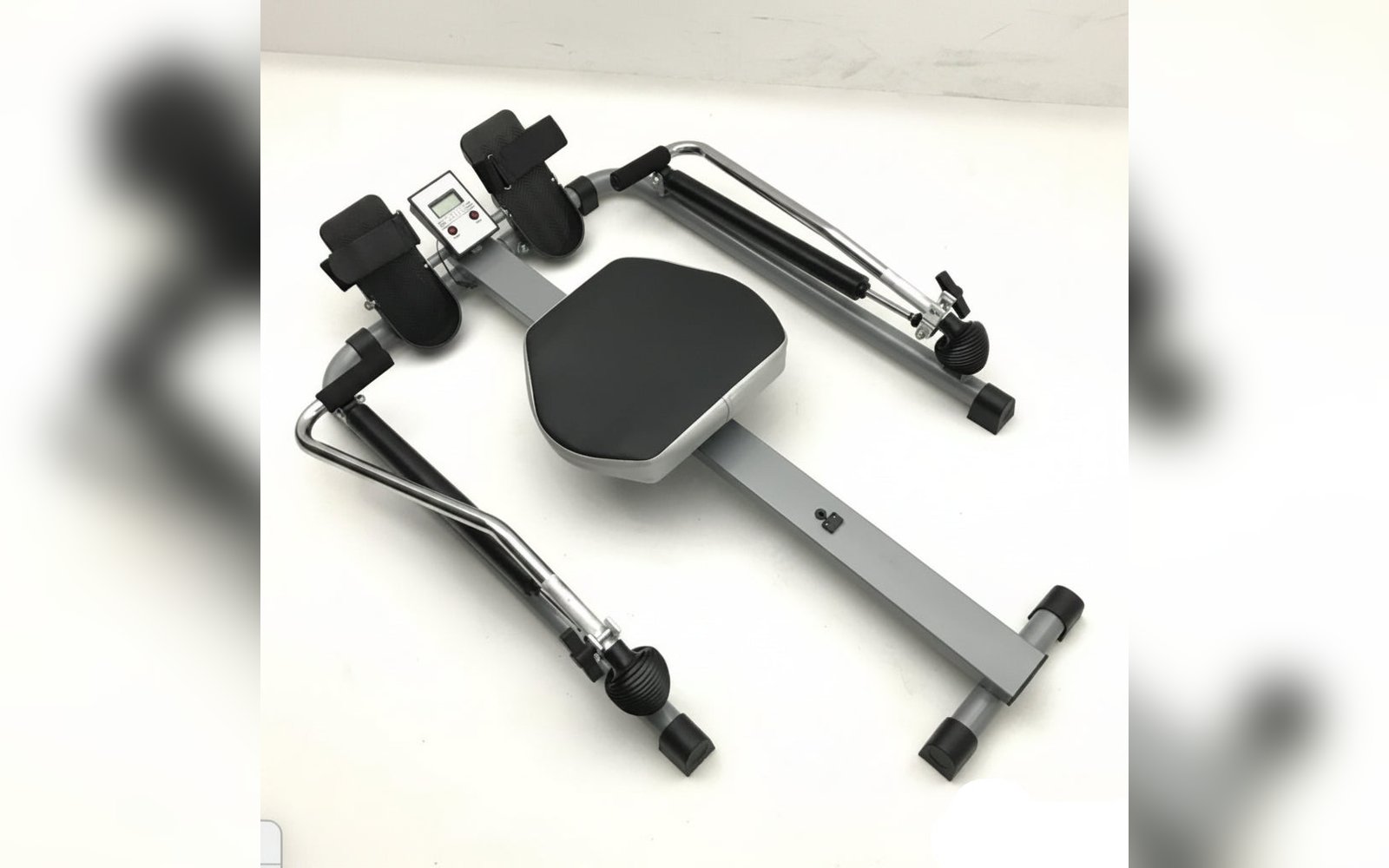 GYMAX Hydraulic Rowing Machine – 110LBS Resistance, LCD Monitor | جهاز تجديف هيدروليكي منزلي