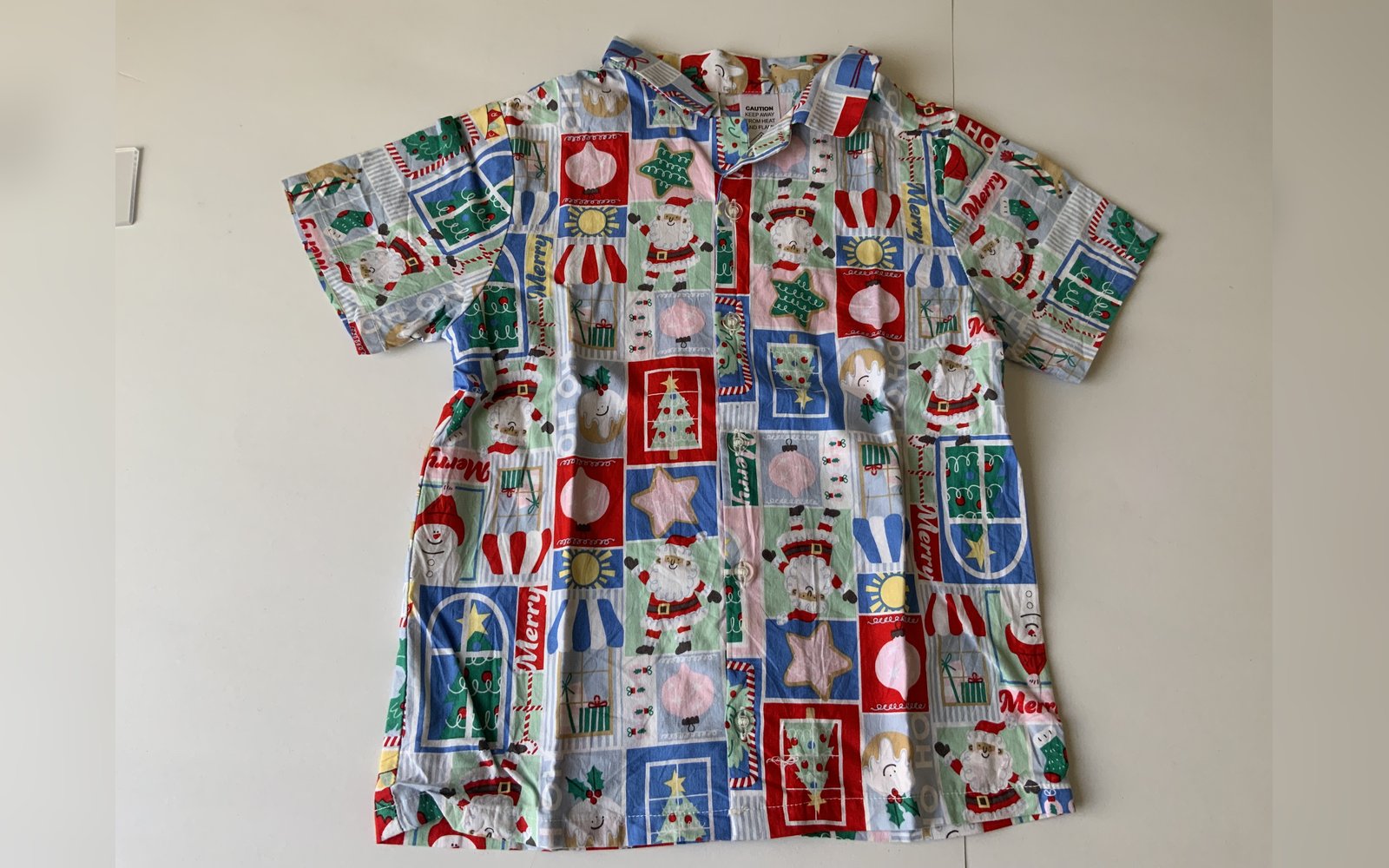 Kids Christmas Holiday Short Sleeve Button-Down Shirt Size 6 Santa Claus Patchwork Print