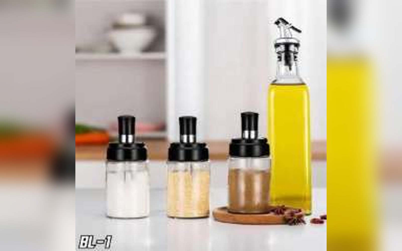 طقم مزيته مع ٣ علب توابل