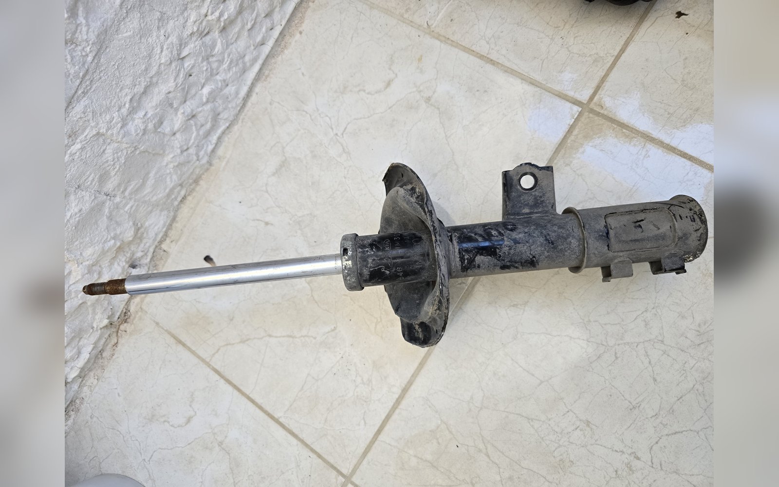 ممتص صدمات MANDO  )صنوبرص ( امامي يمين كيا فورتي ٢٠١٣