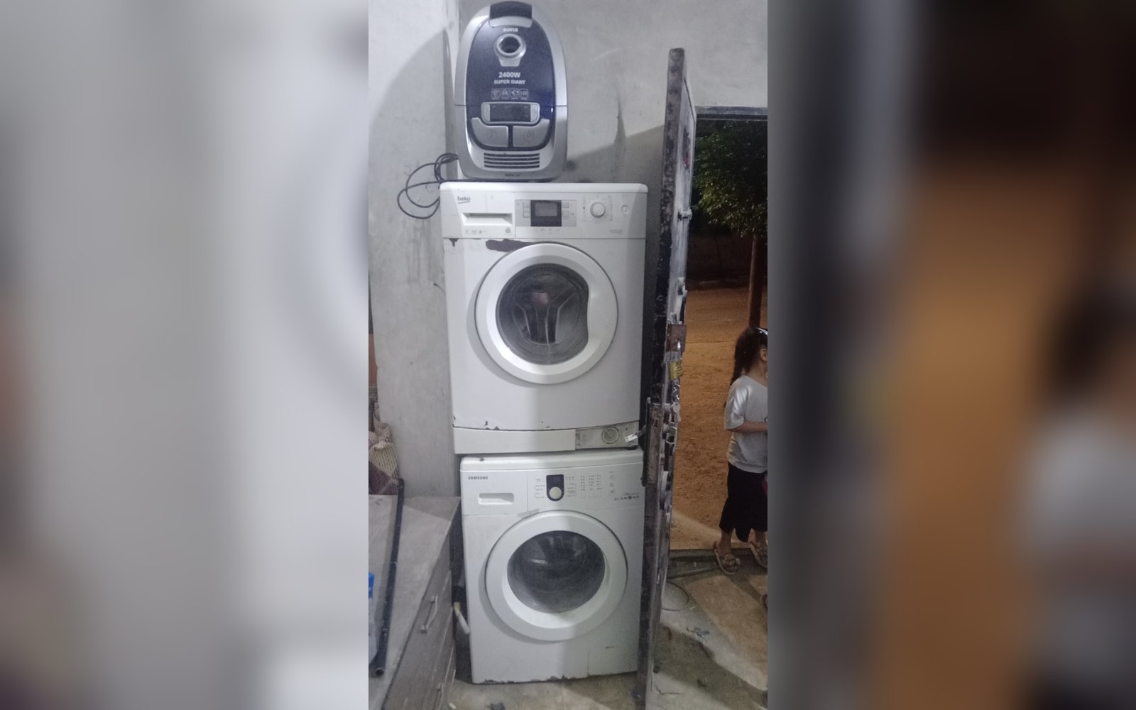 غسالة أوتوماتيك عدد ٢ بحاجة صيانة خفيف و مكنسة كهربائية