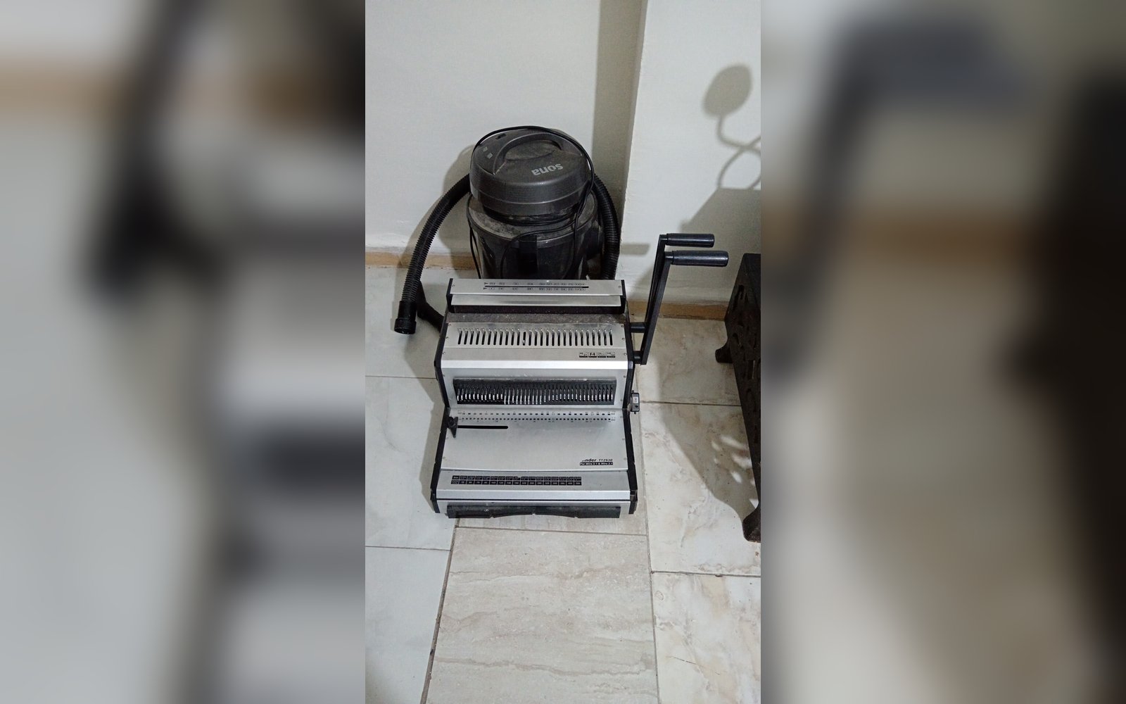ماكينة تخريم وعمل دوسيات
