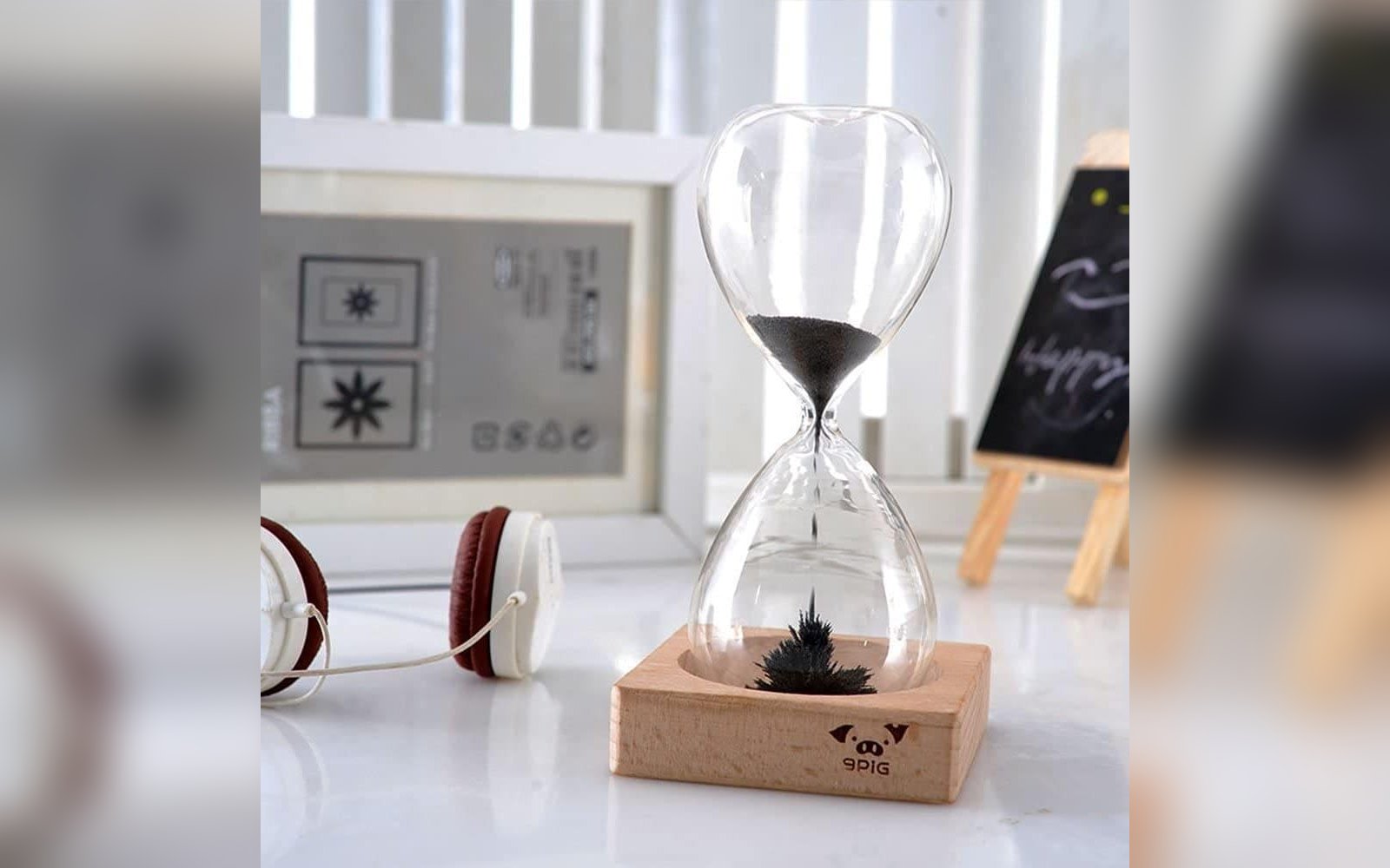 ساعة رملية مغناطيسية (Magnetic Hourglass)