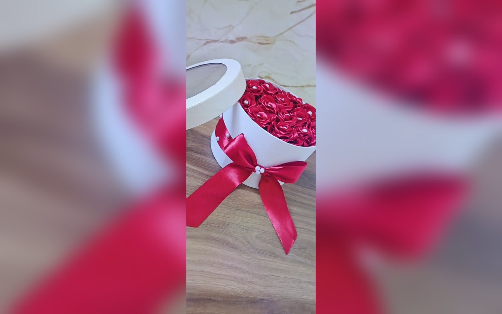 بوكس ورد ساتان مرصع بالولو متوفر جميع اللوان