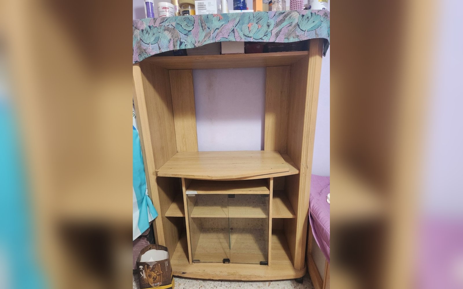 طاولة تلفزيون