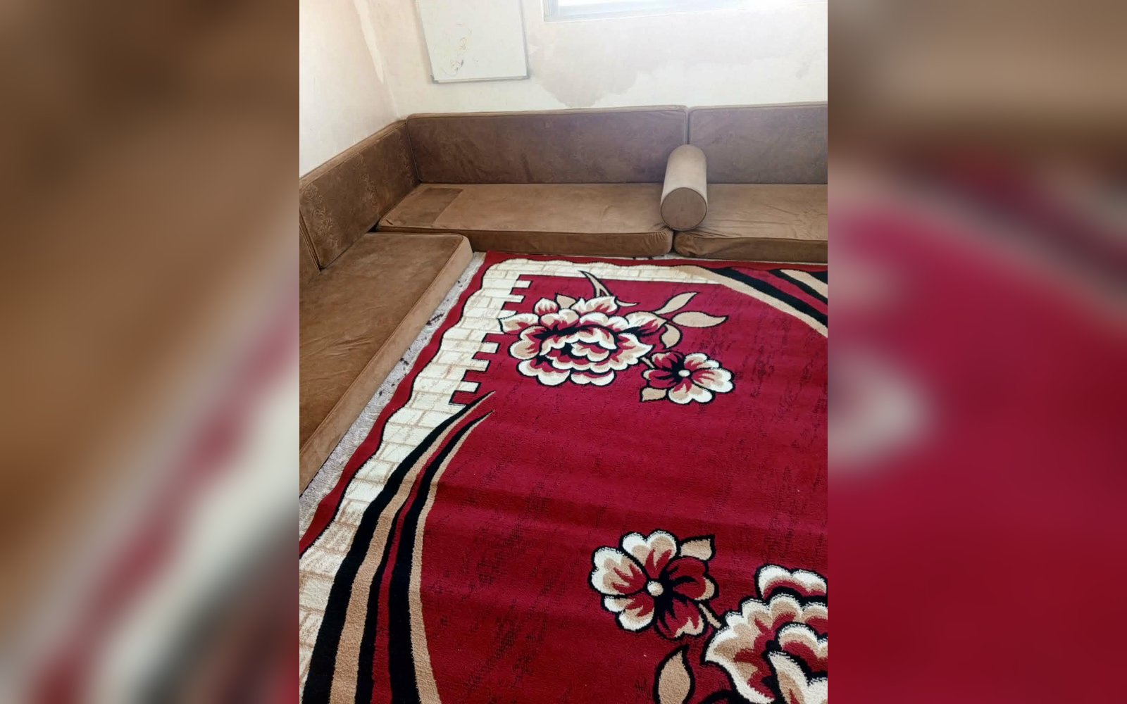 اربع فرشات مع مساندهم